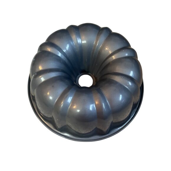 Vintage 10x3 1/2"  Nonstick Bundt / Pound Cake Pan - Picture 1 of 7
